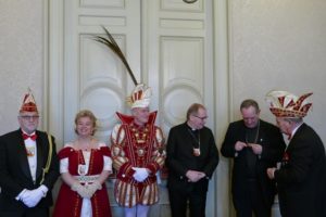 Carnaval 2017 - medaille omgehangen