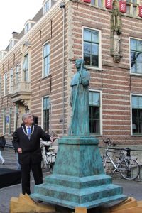 01-onthulling-beeld-paus-adrianus-vi-img_0636