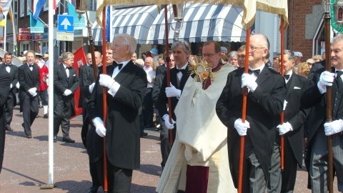 2010-6-juni-processie-arch-h-h-131-markt