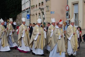 echternach-processie-bisschoppen